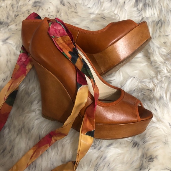 Le Chateau platform wedge pumps with leg ribbons size 5 - Picture 3 of 3